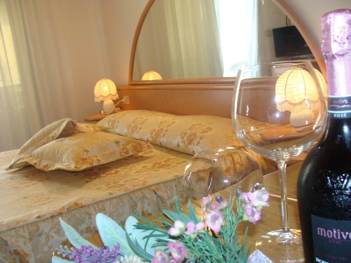 Hotel Villa Luisa Lignano Sabbiadoro Eksteriør bilde